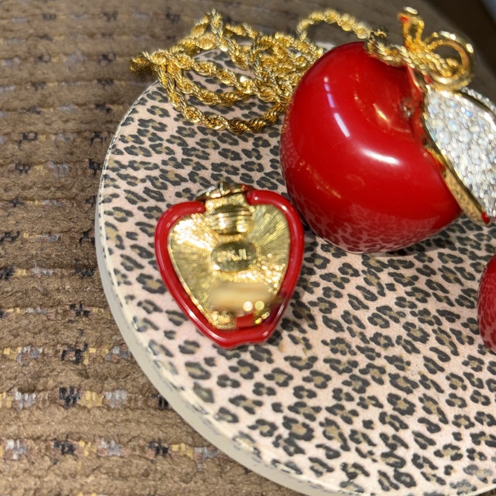 Vintage KJL Kenneth Jay Lane RED Apple necklace AND matching clip earrings - Picture 14 of 16